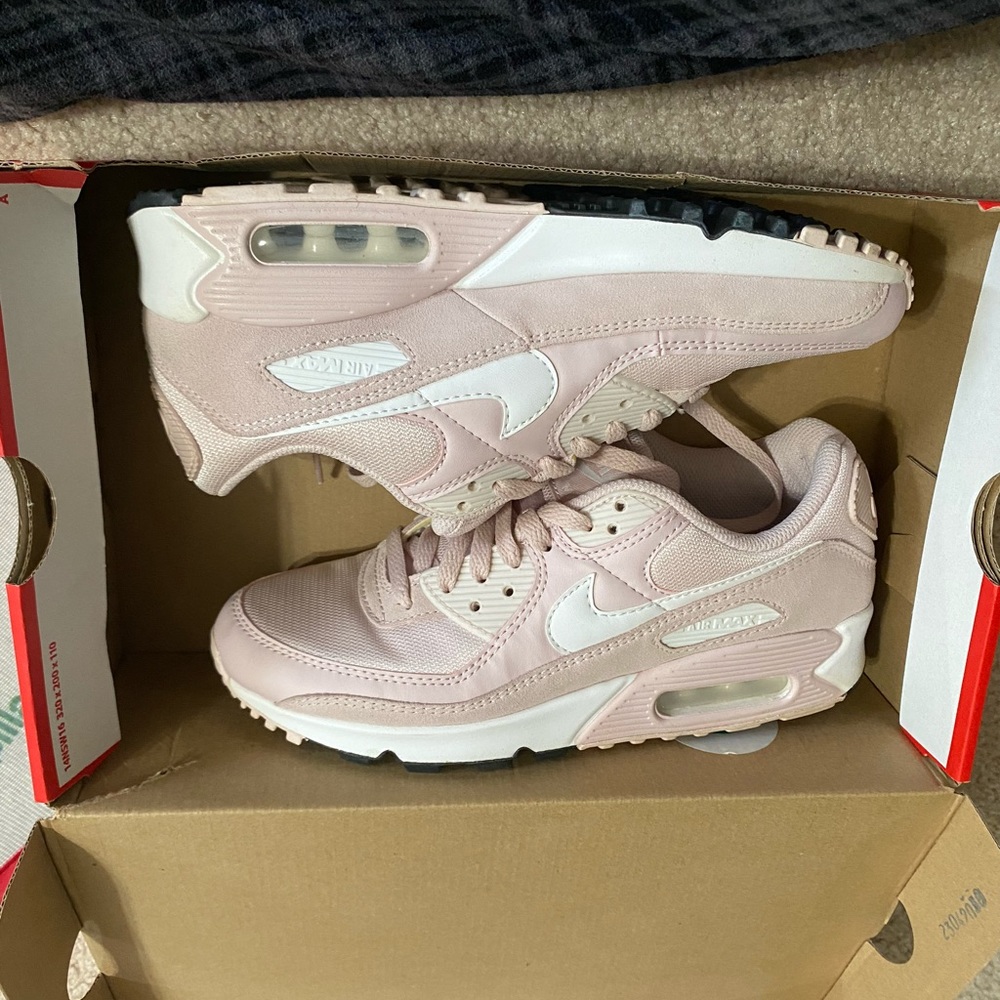 ❗️SOLD❗️Women’s Nike Air Max 90